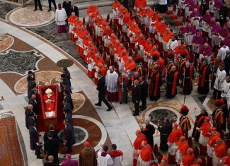 Papa Francisco é velado na Basílica de São Pedro em cerimônia aberta ao público
