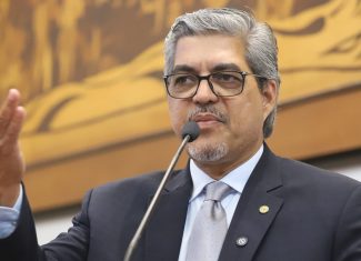 Falta de transporte impede início do ano letivo em 11 escolas estaduais no interior do Acre, denuncia deputado