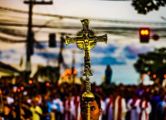Procissão do Cristo Morto reúne multidão em caminhada de fé no Centro de Rio Branco