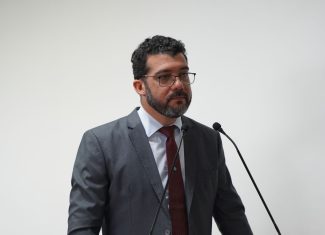 Vereador André Kamai questiona uso de canais oficiais da prefeitura de Rio Branco para atacar adversários políticos