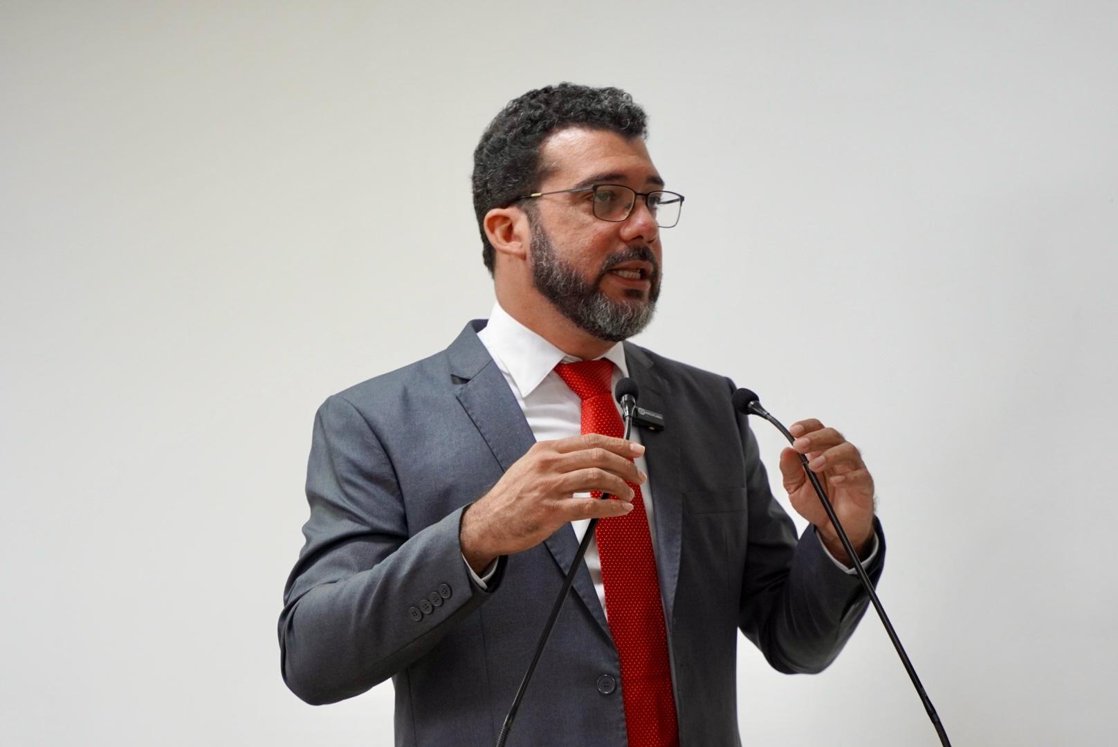 Vereador denuncia queda nas matrículas em creches de Rio Branco, que está entre as piores capitais do Brasil