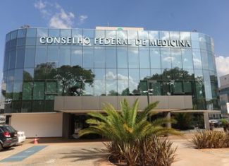 MPF aciona Justiça para derrubar resolução do CFM que restringe atendimento médico a pessoas trans