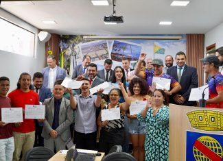 Câmara de Rio Branco homenageia quadrilheiros juninos com moção de aplauso