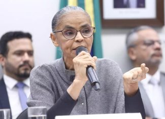 Sob ataques e ofensas, Marina Silva enfrenta bancada ruralista no Congresso