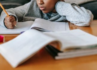 Justiça condena Estado do Acre por omissão em caso de racismo e bullying em escola de Rio Branco
