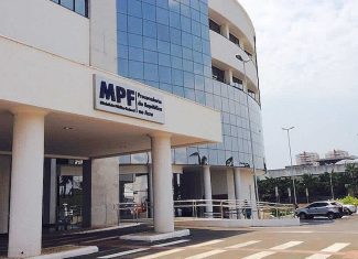 Acre pode perder repasses da União por descumprir lei que proíbe nome de pessoa viva em prédios públicos