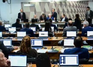 CCJ do Senado rejeita PEC da Blindagem e proposta sofre revés histórico após pressão popular