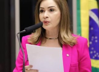 Socorro Neri é a única deputada acreana a votar contra a ‘PEC da Impunidade’, aprovada na Câmara