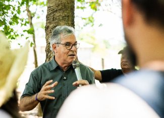 Jorge Viana leva 25 compradores estrangeiros para imersão na floresta pelo Exporta Mais Amazônia, em Xapuri