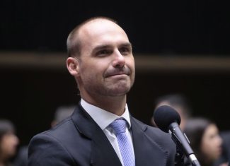 Deputado Eduardo Bolsonaro é denunciado pela PGR por articular sanções com governo Trump