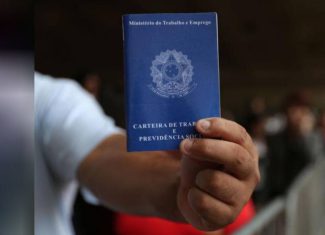 Desemprego cai a 5,6% no trimestre e Brasil repete menor taxa da série histórica, segundo IBGE