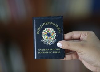 Professores já podem solicitar a nova Carteira Nacional Docente; veja como emitir o documento