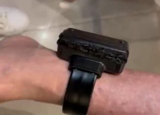 VÍDEO: Bolsonaro afirmou a policiais que utilizou ferro de solda na tornozeleira