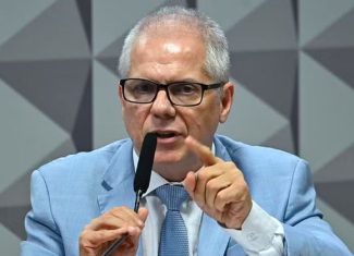 Ex-presidente do INSS é preso pela PF em operação contra descontos ilegais em aposentadorias