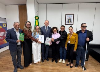 Perpétua Almeida articula apoio federal para ampliar programas voltados a mães solo e atípicas no Acre