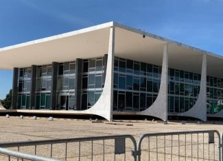 STF começa a julgar recursos de Bolsonaro e aliados na ação penal do golpe; Moraes vota para manter condenação