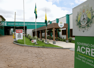 Acre abre seleção com 203 vagas e bolsa de R$ 2,1 mil para professores da rede estadual
