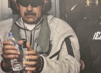 Trump divulga foto de Maduro vendado após invasão dos EUA e ameaça novos ataques na Venezuela