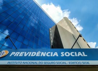 Lula sanciona lei que proíbe descontos automáticos de benefícios do INSS