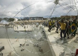 Atos lembram 8 de janeiro e defesa da democracia; mobilização no Acre ocorre na Ufac em Rio Branco