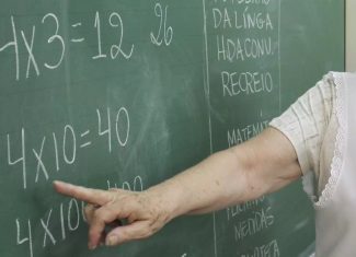 Piso dos professores sobe para R$ 5.130,63 em 2026 após mudança nas regras de reajuste