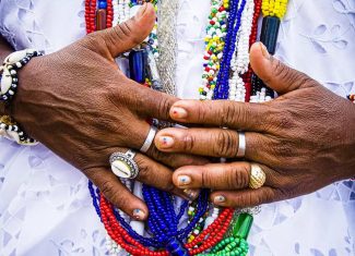 Centro religioso CEUOMEC Brava promove bingo beneficente para apoiar rito sagrado de feitura de santo