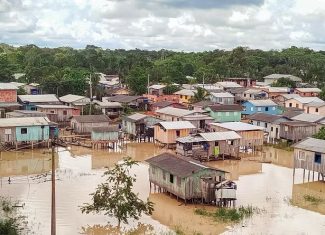 Rio Juruá ultrapassa cota de transbordo e já afeta 9 bairros em Cruzeiro do Sul, no interior do Acre