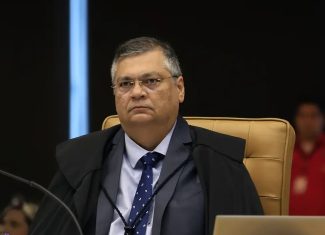 Dino proíbe novas leis que permitam “penduricalhos” acima do teto constitucional