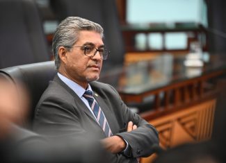 Com a debandada de deputados da base, Edvaldo Magalhães ironiza e diz que oposição já é maioria na Aleac