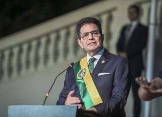 Réu em ação penal no STJ, Gladson Camelí deixa o governo do Acre para disputar o Senado em 2026