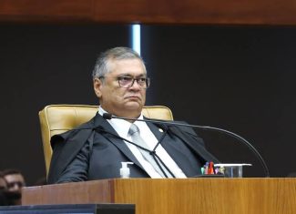Dino acaba com aposentadoria compulsória como maior punição a juízes; pena será perda de cargo