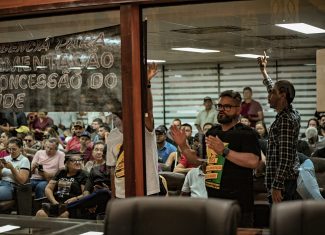 Servidores públicos ocupam Aleac e pressionam governo por reajuste salarial e aumento de benefícios