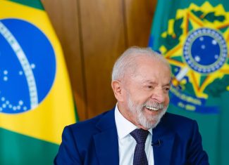 Lula envia ao Congresso projeto de lei que acaba com a escala 6×1 e diminui jornada para 40 horas