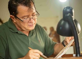 De avental de jornal às galerias internacionais, a trajetória do acreano que transformou uma origem simples em arte reconhecida no mundo