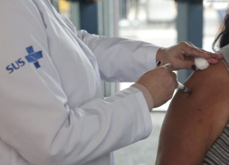 Vacinação de gestantes contra VSR reduz pela metade casos graves de bronquiolite em bebês de até 6 meses