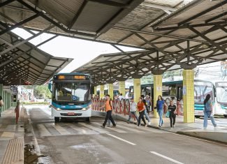 Justiça autoriza retorno de 50 ônibus ao transporte coletivo de Rio Branco após crise e protestos