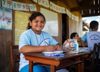 “Meu sonho era estudar”: aos 10 anos, Keulyane entra pela primeira vez em uma sala de aula na Resex Chico Mendes