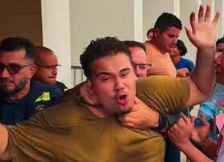 Sem ônibus, estudantes enfrentam repressão durante protesto por transporte coletivo em Rio Branco